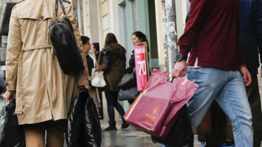 Tráfico denso en los accesos a la plaza de Lugo