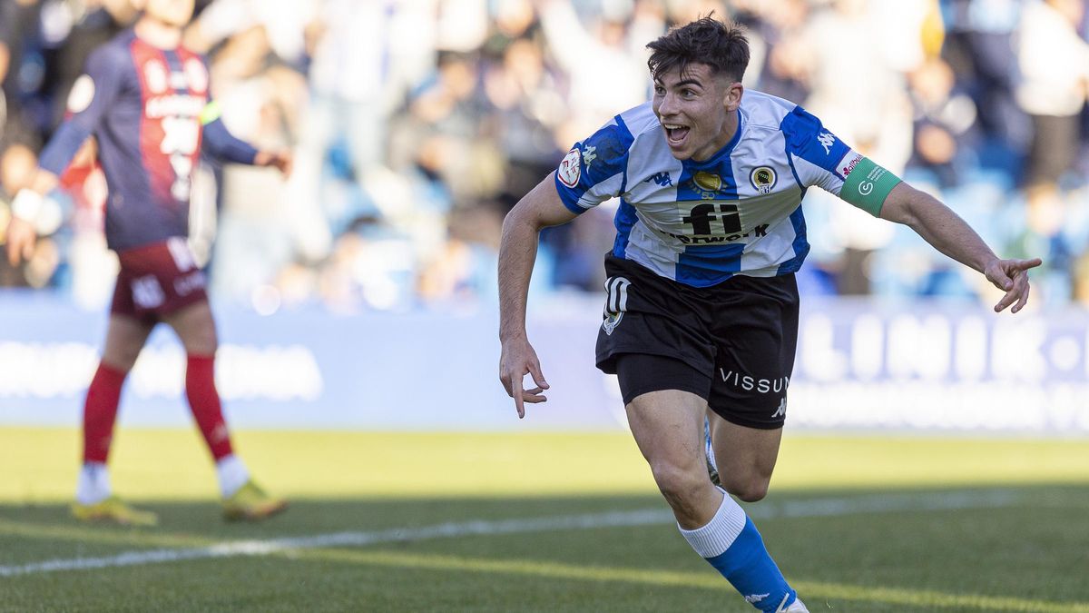 Nico Espinosa celebra su último gol de la pasada temporada, el 2 de febrero frente al Yeclano.