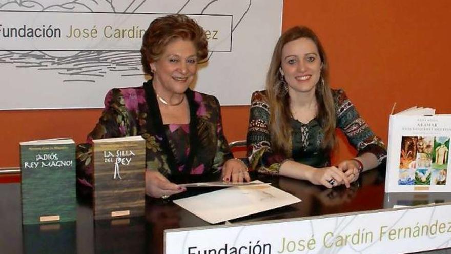 Matilde García-Mauriño y Silvia Méjica, ayer, en Villaviciosa, durante la presentación de sus obras.