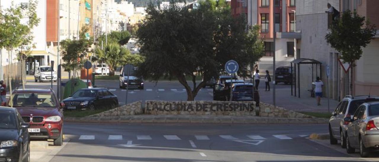 Rotonda de acceso al núcleo urbano de l’Alcúdia de Crespins. | PERALES IBORRA