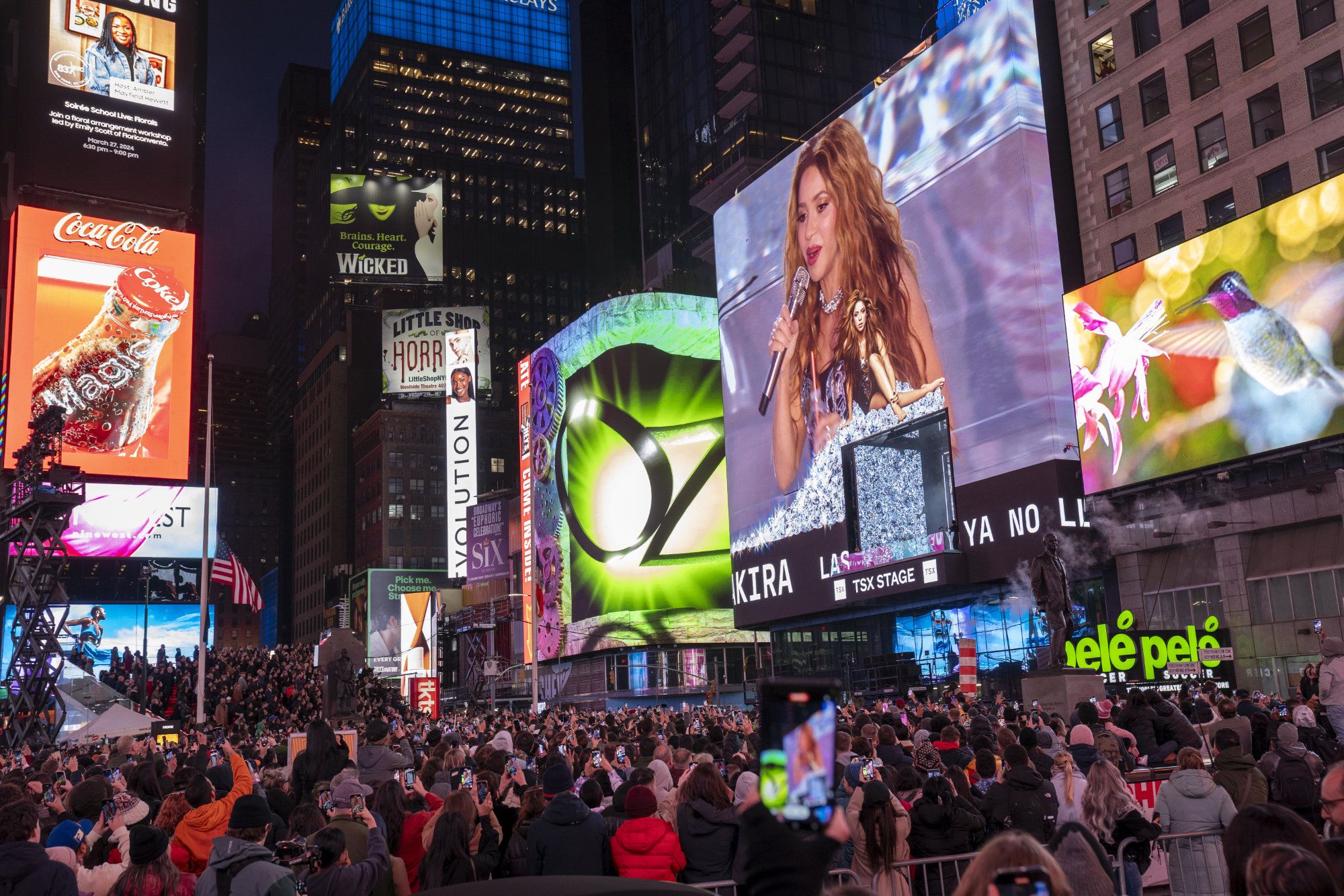 El concierto sorpresa de Shakira en Nueva York paraliza Times Square -  Levante-EMV