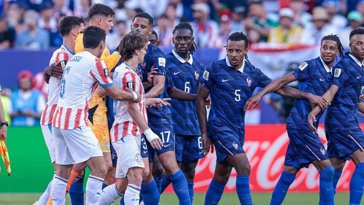 Matías Galarza jugando con Paraguay