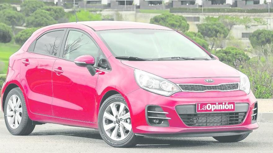 El nuevo Kia Rio es más atractivo gracias a los paragolpes, las ópticas que alojan las luces de día con Led´s y la rejilla característica de la marca coreana; el diésel está disponible por debajo de los 11.000 euros