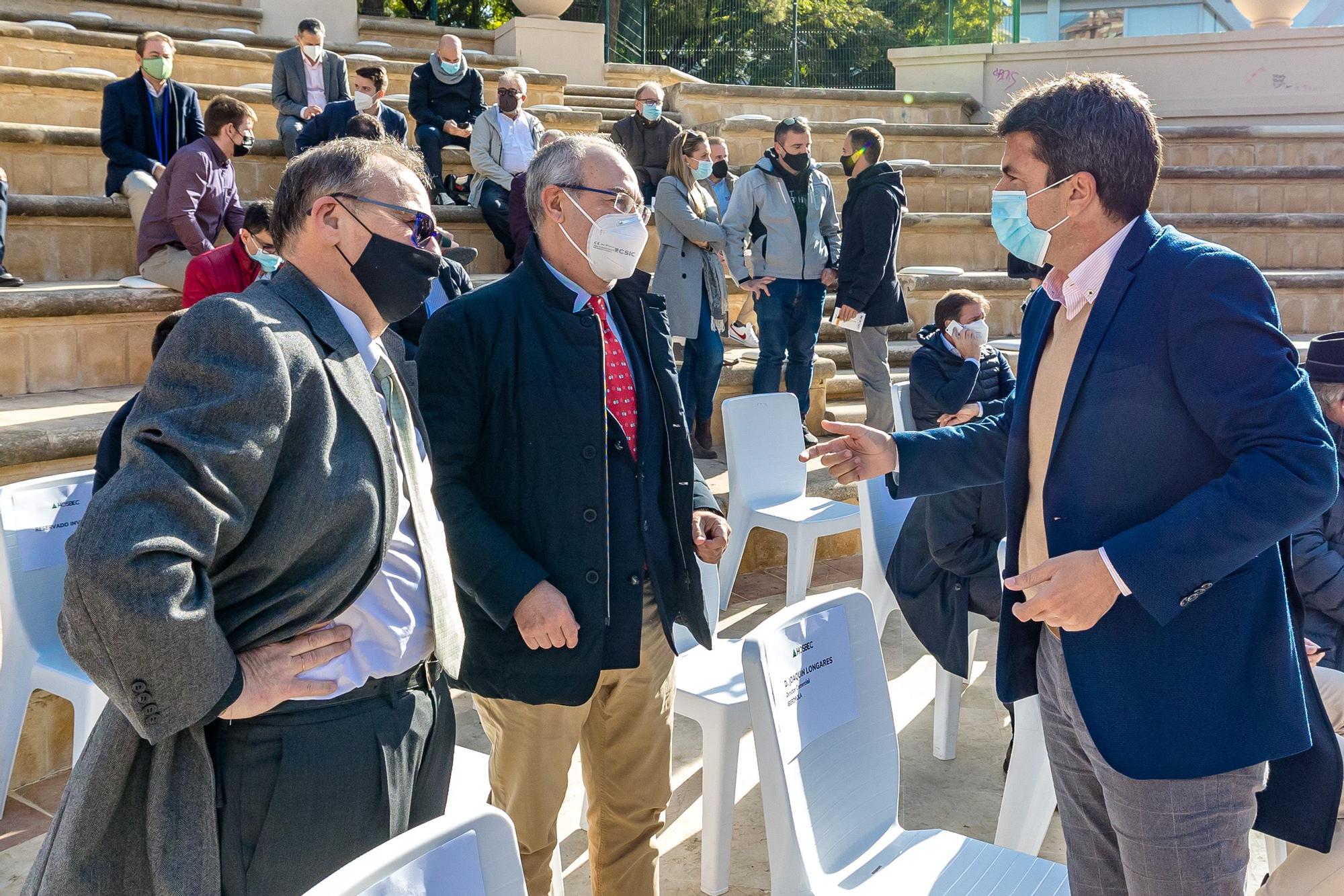 Al encuentro ha asistido el secretario de Turisme Comunitat Valenciana, Francesc Colomer; el presidente de la Diputación, Carlos Mazón; y el alcalde de Benidorm Toni Pérez entre otros representantes institucionales y empresariales.