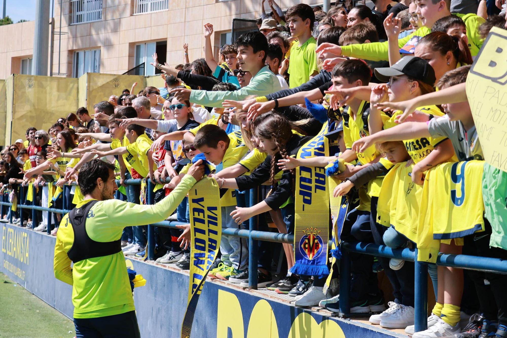 Galería | La afición del Villarreal disfruta con sus ídolos en el entrenamiento de puertas abiertas