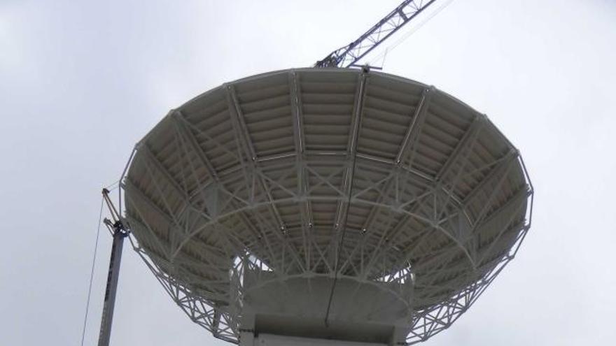 Montaje de la antena de Asturfeito en Yebes (Guadalajara).