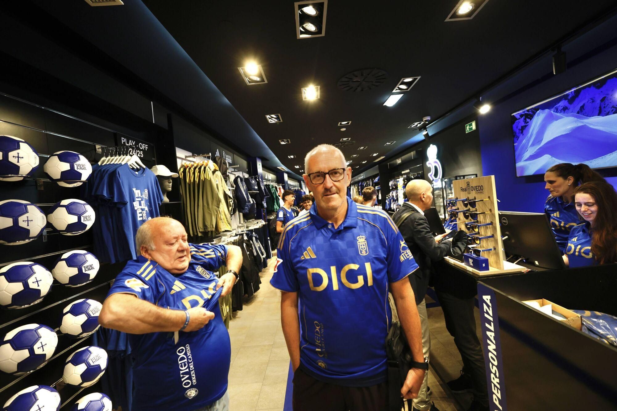 EN IMÁGENES: Colas tras salir a la venta la nueva camiseta del Oviedo en su regreso a Primera
