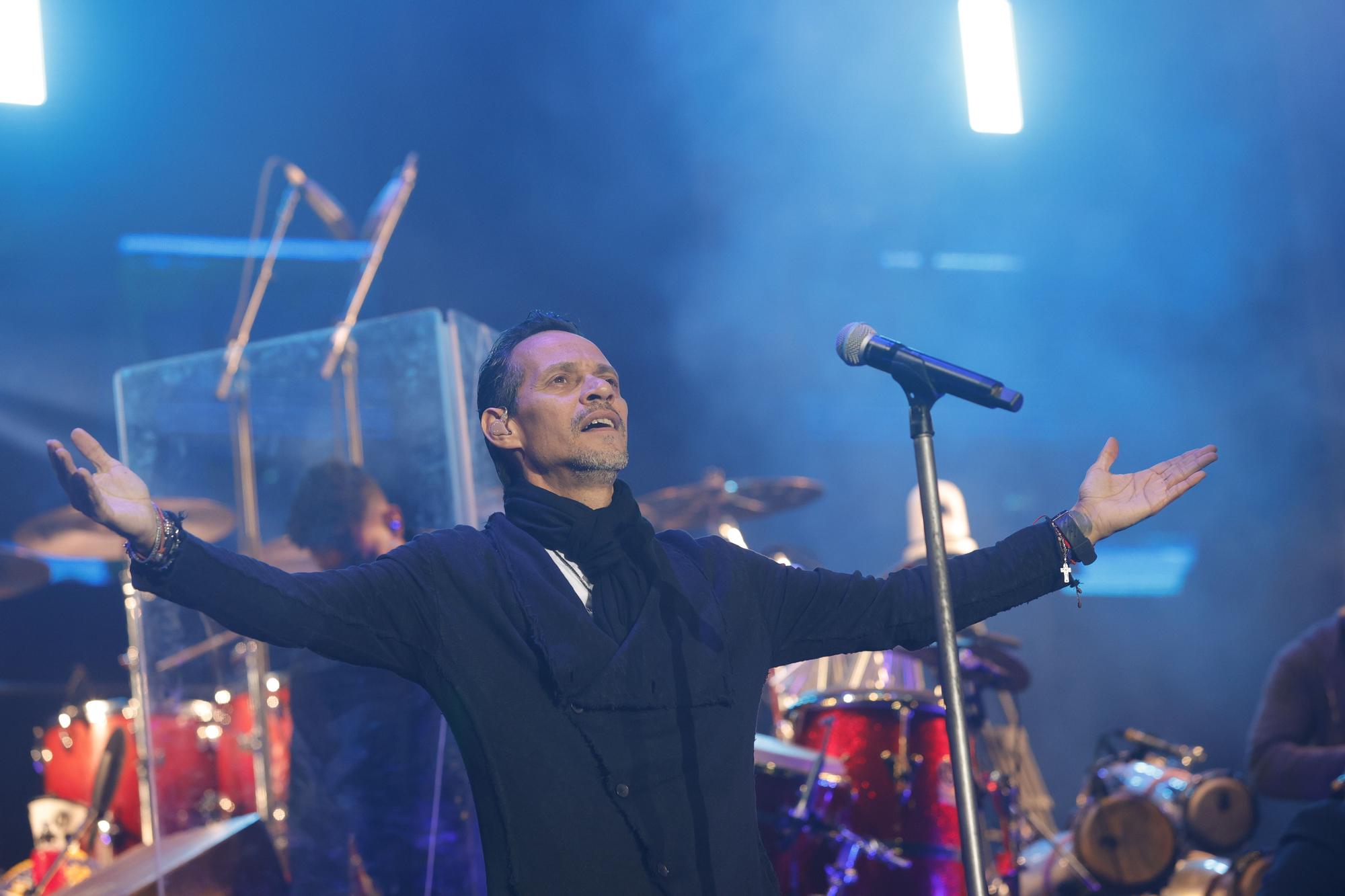 La espera "valió la pena": Marc Anthony parte caderas en Oviedo a ritmo de salsa