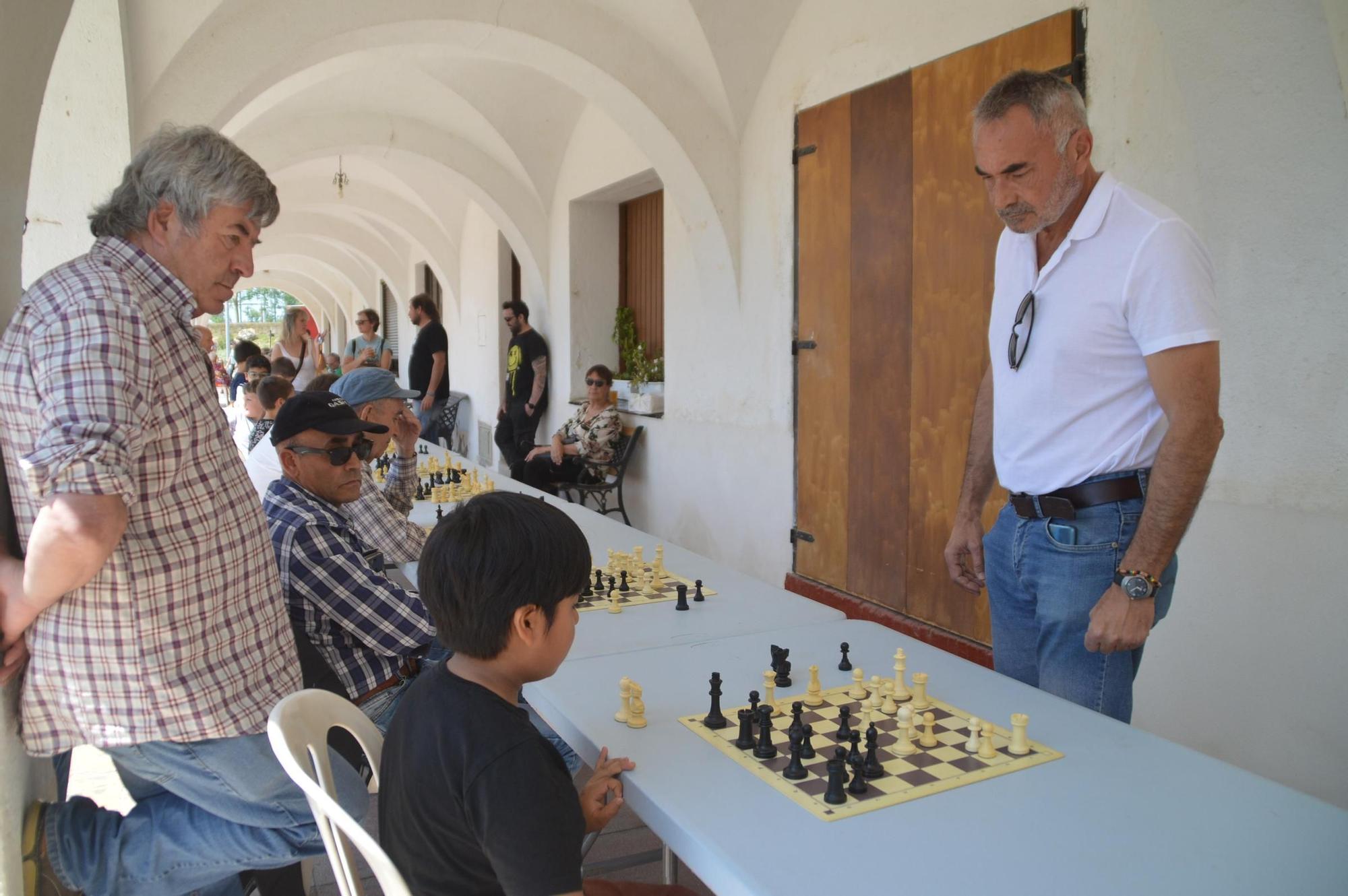 Llers viu amb intensitat una Fira de la Cirera amb molts visitants