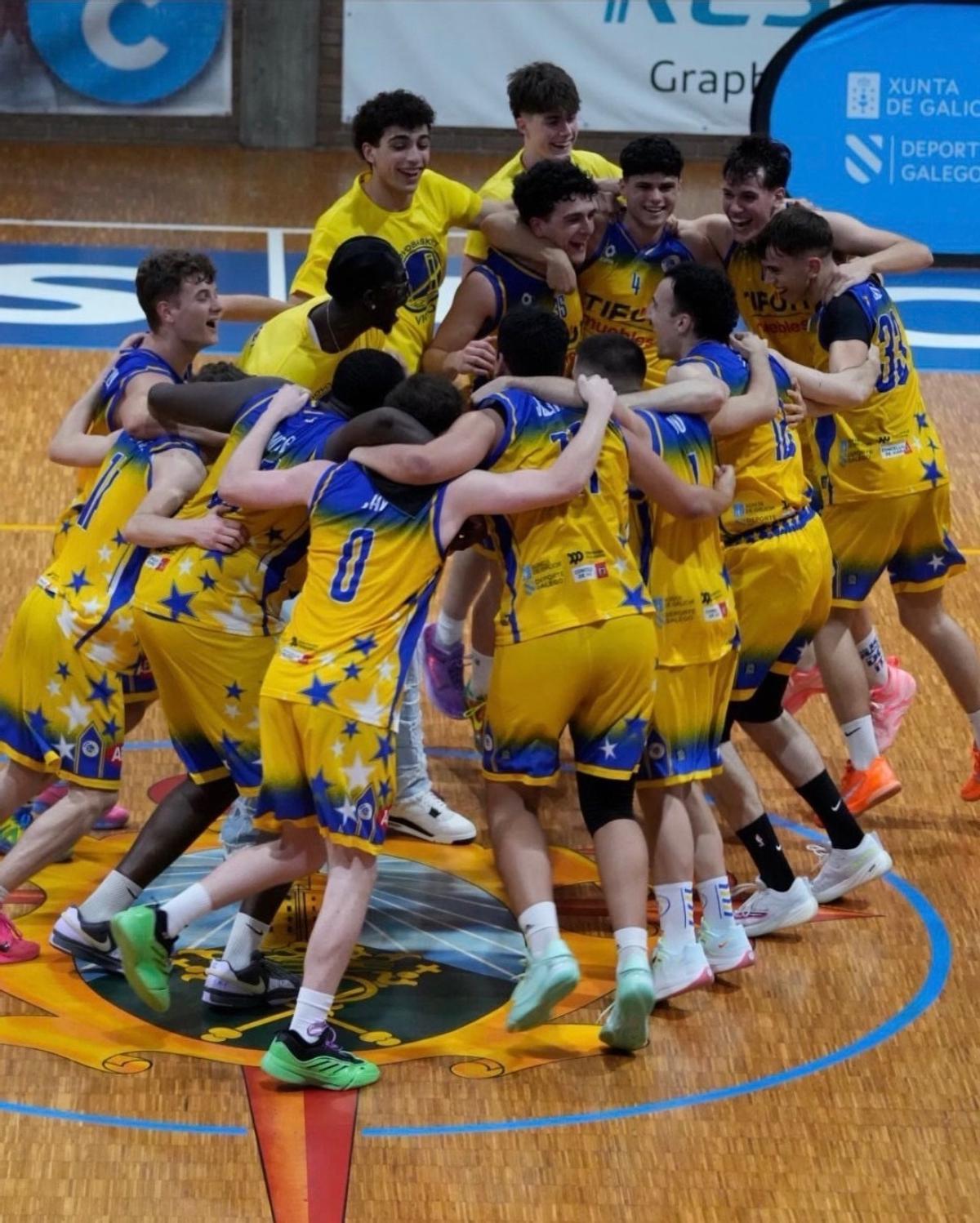 Celebración del ascenso del equipo sénior.