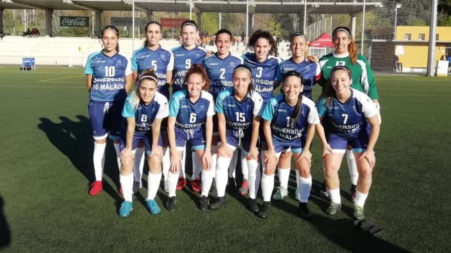 Imagen del equipo femenino de fútbol 7. Lucía Carrasco con el número 5 y Dácil Pomares con el dorsal 6.