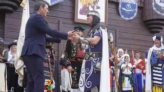El Alcalde de Ontinyent entrega la llave de la ciudad a los Moros y Cristianos