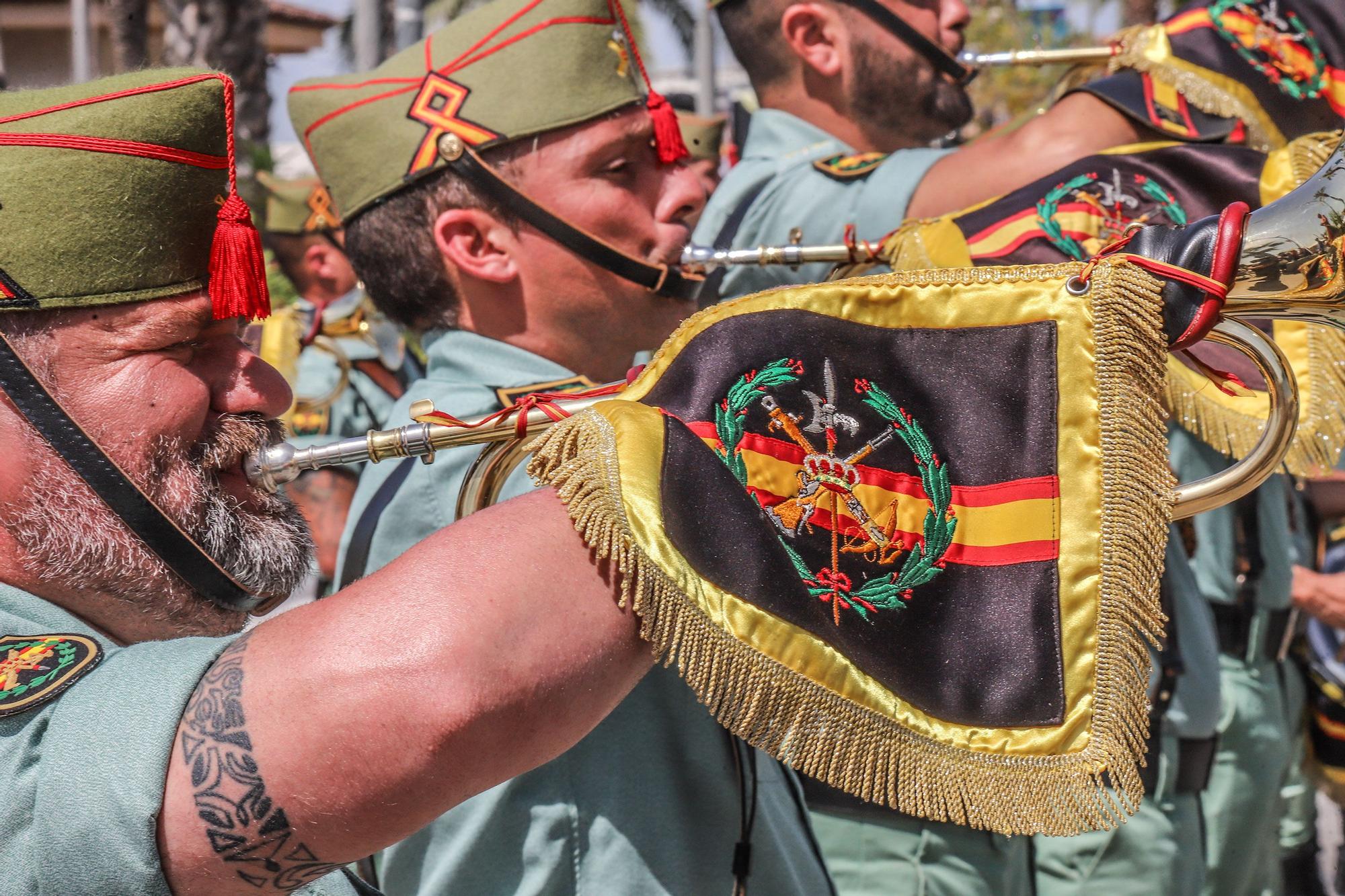 Sol y fidelidad a la bandera en Torrevieja