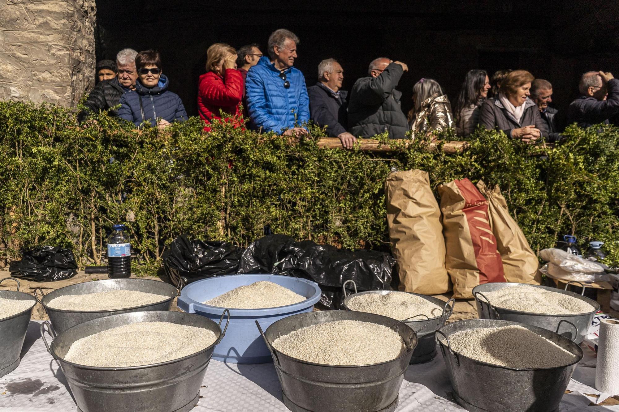 Bagà cuina el seu popular arròs per 2.500 persones