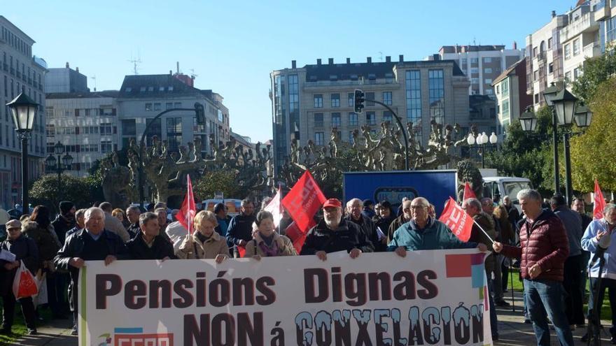 Los pensionistas de Comisiones Obreras inician en Vilagarcía una campaña de firmas para pedir al Estado un &quot;bono social realista&quot;