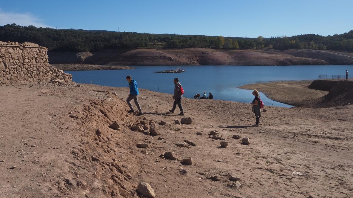 Turismo de sequía en el pantano de Sau