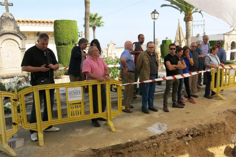 Tercera jornada de trabajos de exhumación en la fosa de Porreres