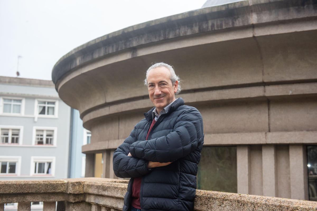 Juan Antonio Cuéllar, gerente del Consorcio para la Promoción de la Música, ante el Palacio de la Ópera.