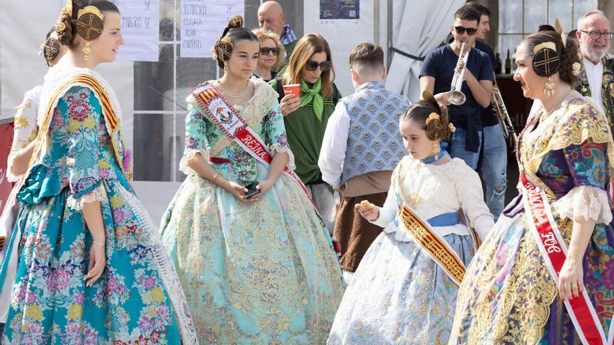 Los valencianos de Sant Antoni celebran las Fallas en su «segunda casa»