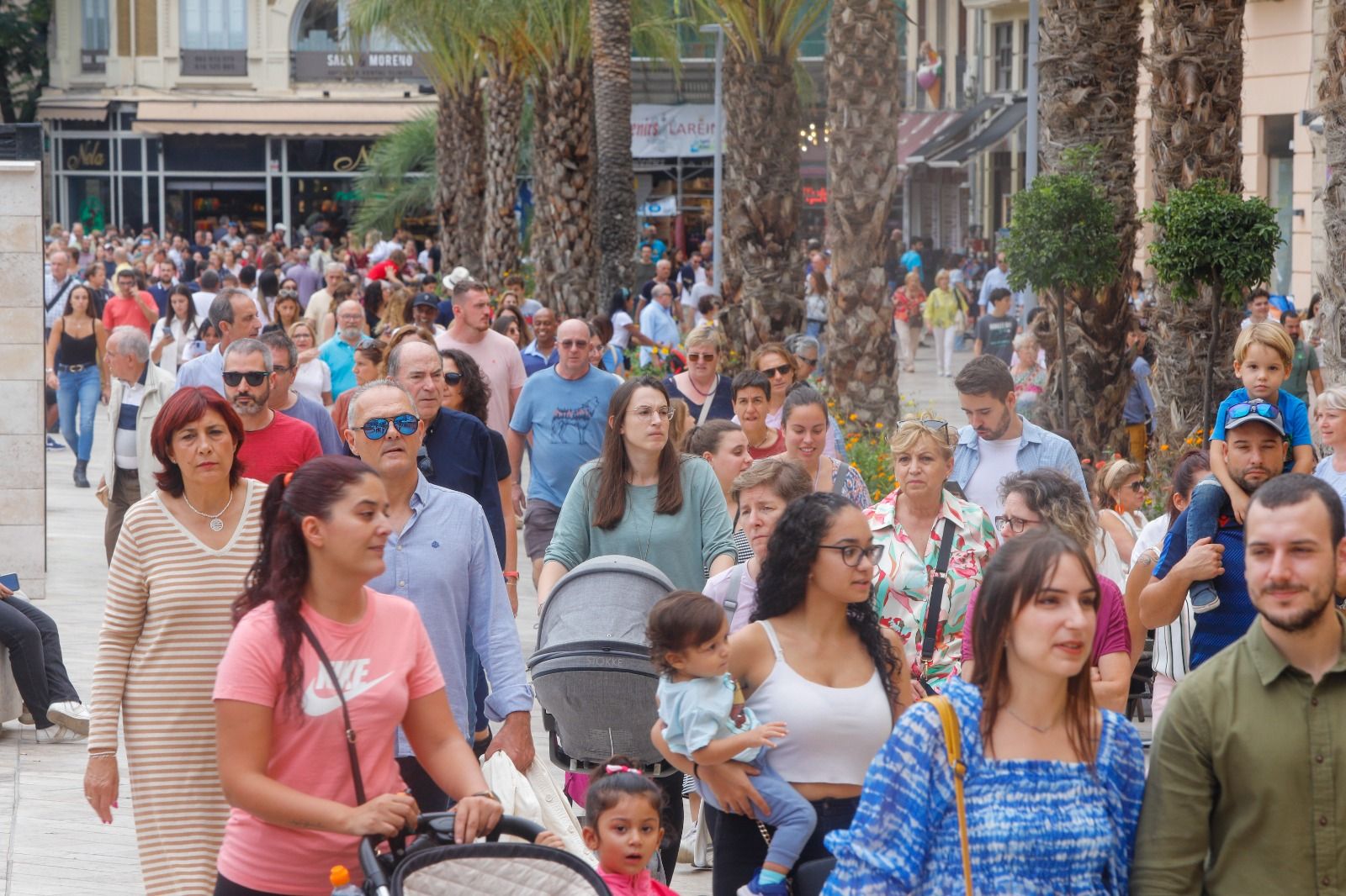 Ambiente en las calles de València el 9 d'Octubre