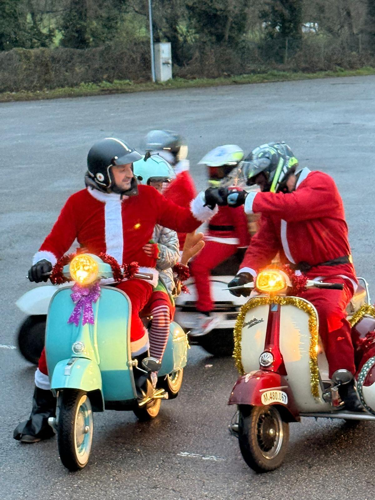 Papanoelada motera y solidaria en Cangas del Narcea