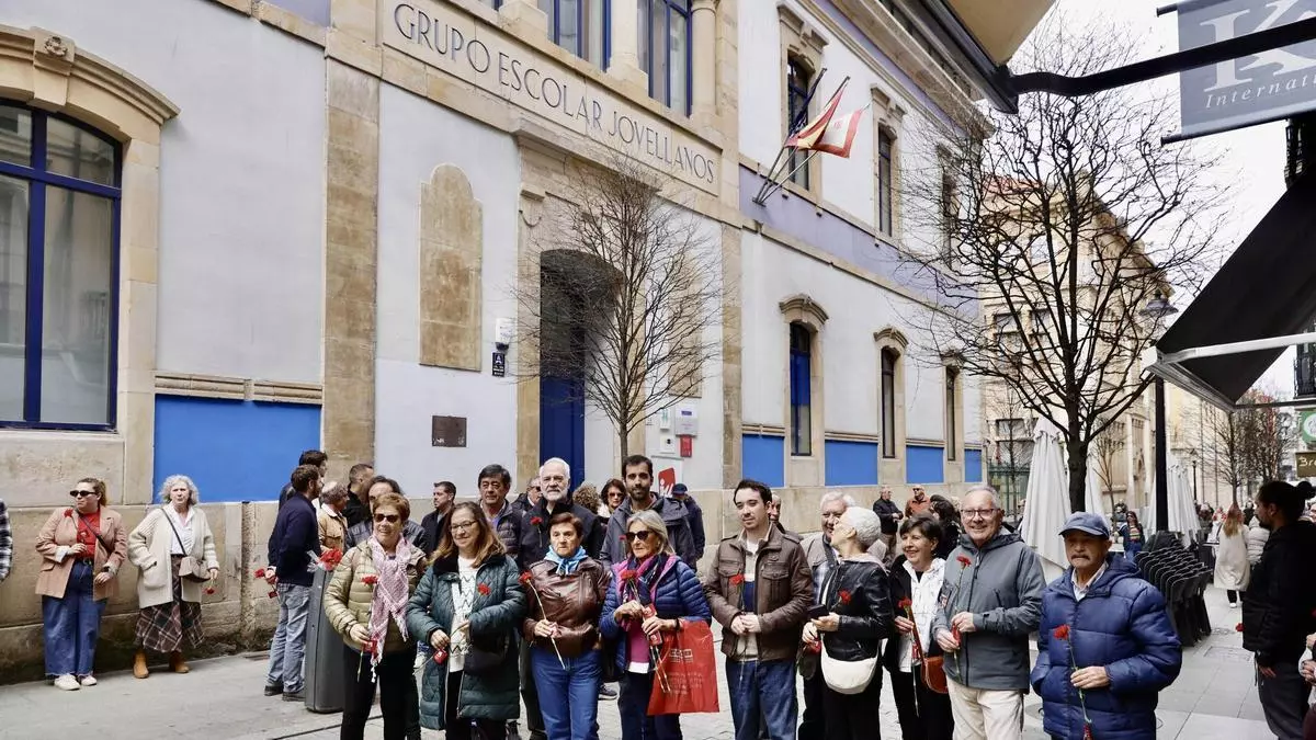 IU homenajea en Gijón a los maestros de la II República