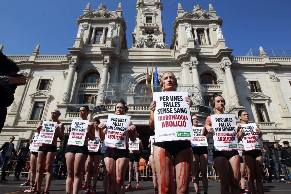 Manifestación y performance antitaurina en Valencia