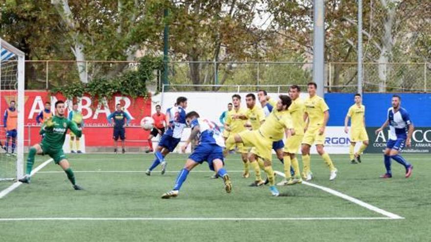 Los jugadores del filial en un partido de esta campaña.