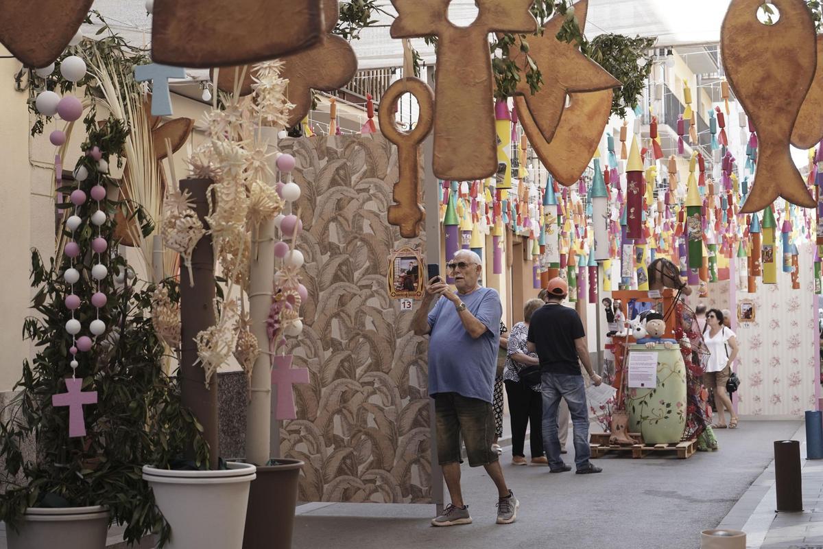 Un dels carrers enramats en l'edició de l'any passat