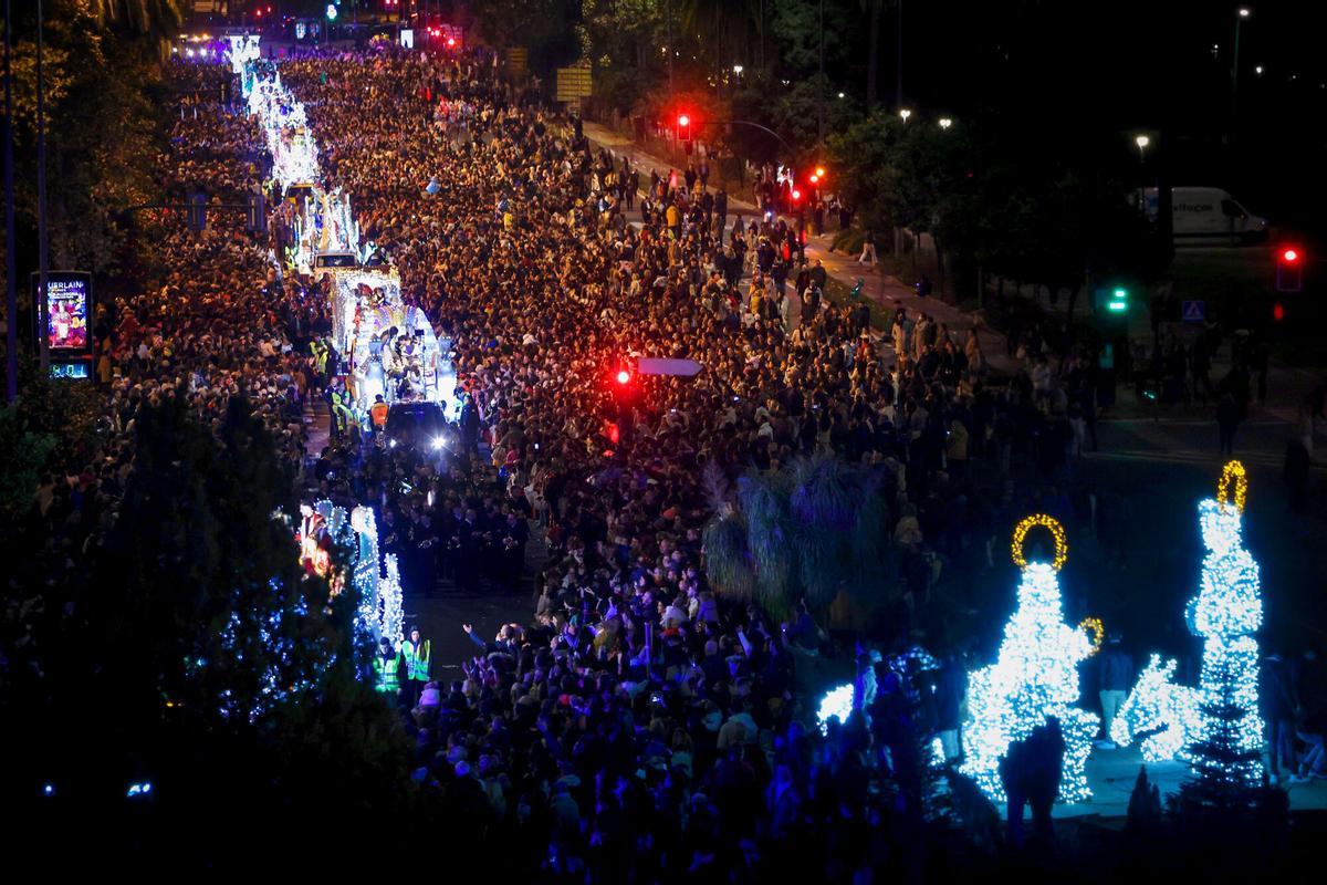 Cabalgata Principal de los Reyes Magos primer año que se adelanta al dia 4 de enero por la lluvia