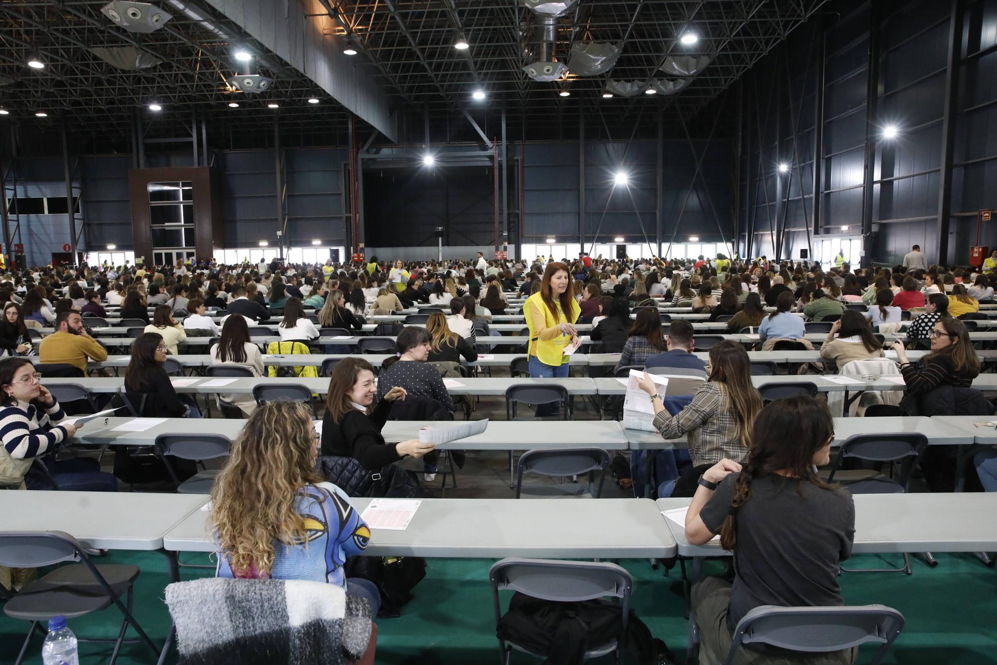 Miles de personas participan en la macrooposición de la sanidad pública asturiana.