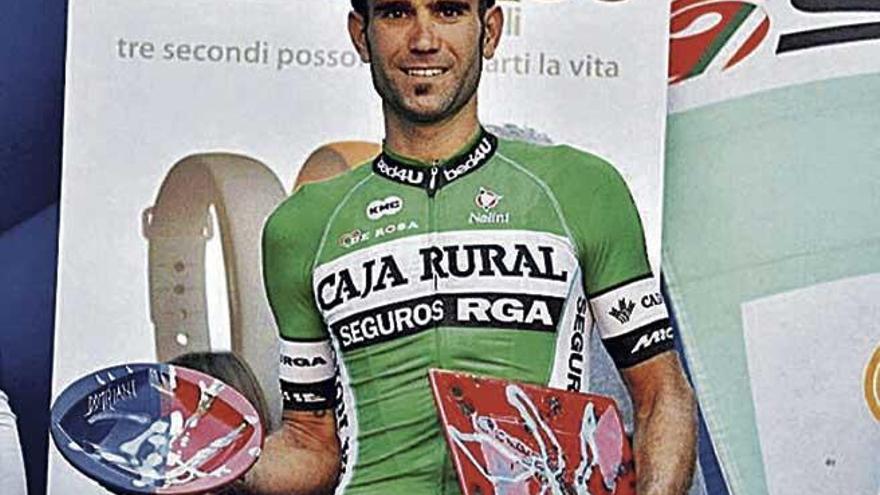 Lluís Mas en el podio del ´Gran Premio Bruno Beghelli´.