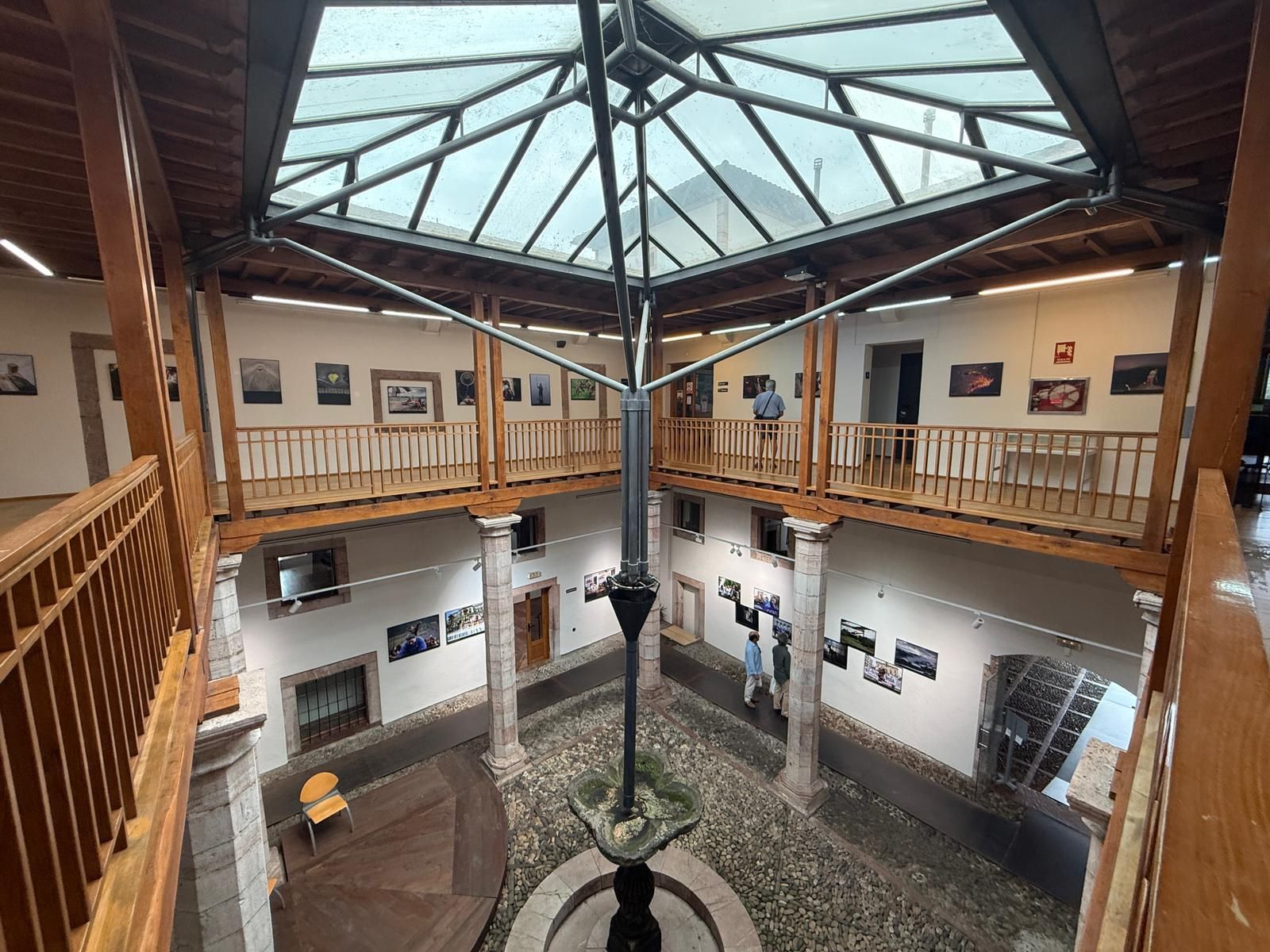 Así es "Miraes", la exposición de fotoperiodistas que podrás visitar en Grado