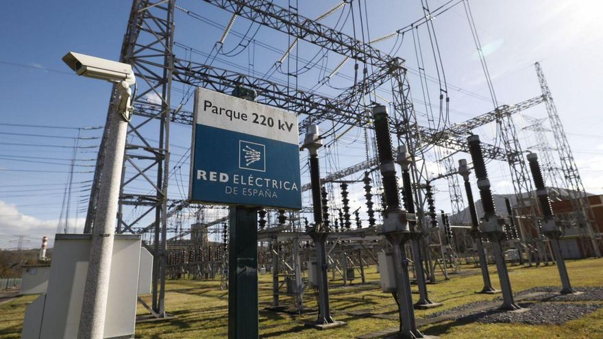 Subestación eléctrica de Soto de Ribera. | Luisma Murias