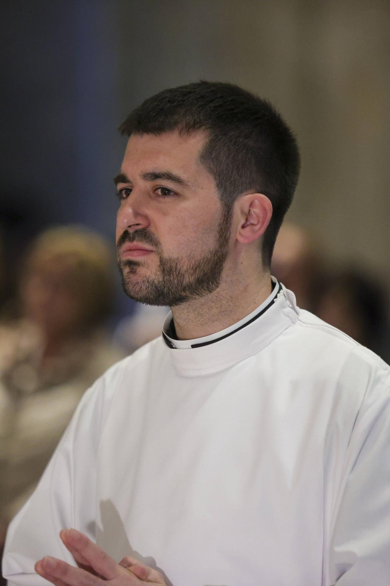 En imágenes | Ordenación en la catedral de Oviedo de cuatro nuevos diáconos transitorios