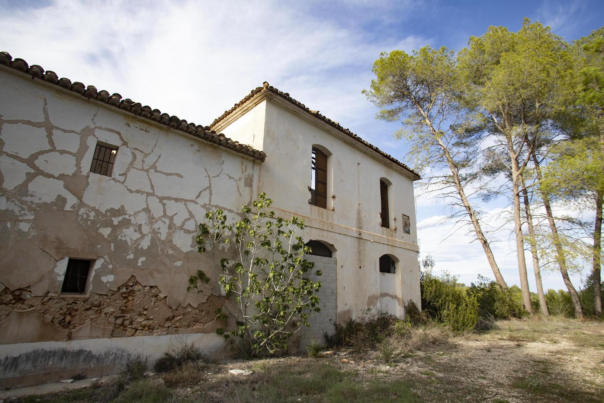 Este es el estado de deterioro que sufre la "Casa de los Quadrado" en Xàtiva