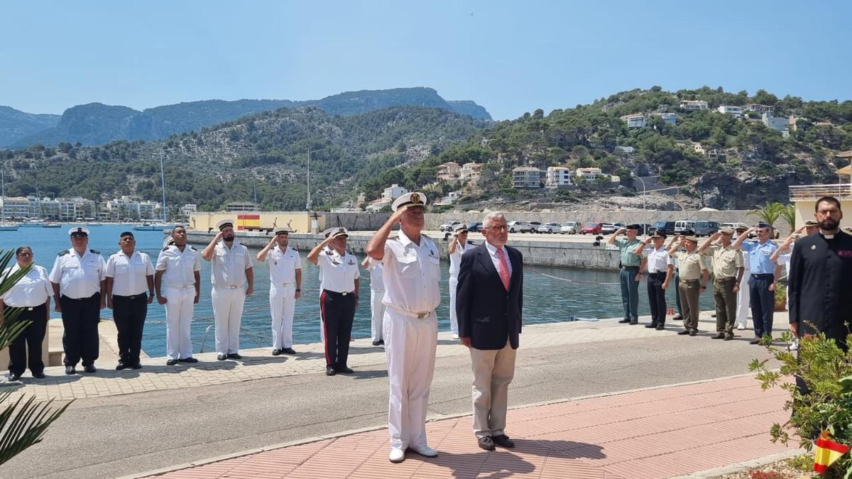 Una imagen del homenaje a las víctimas del submarino celebrado en el Port de Sóller.