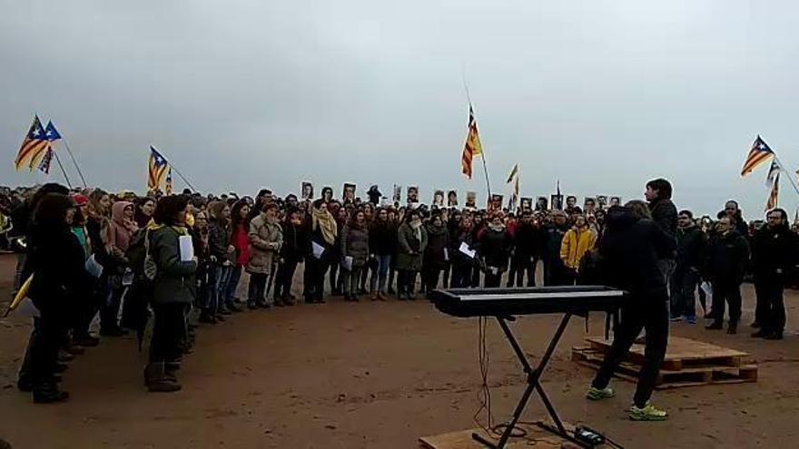 Cantaires de l'Orfeó Català interpreten el Cant de la Senyera a Lledoners