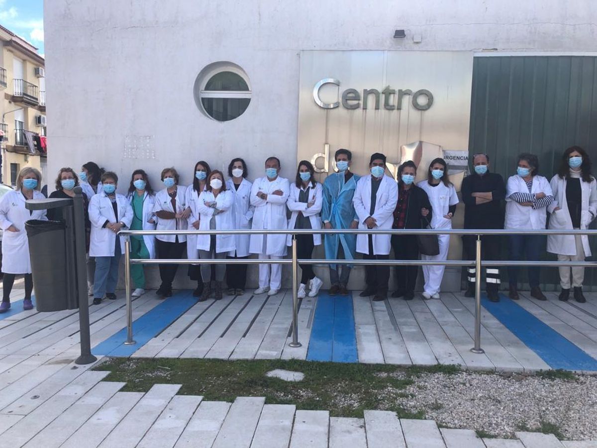 Emotivo acto de recuerdo a los fallecidos del covid en Arroyo