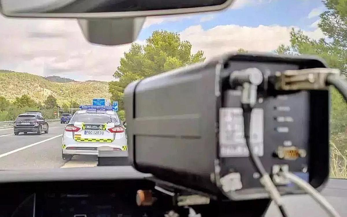 Radar móvil de la Guardia Civil de Tráfico