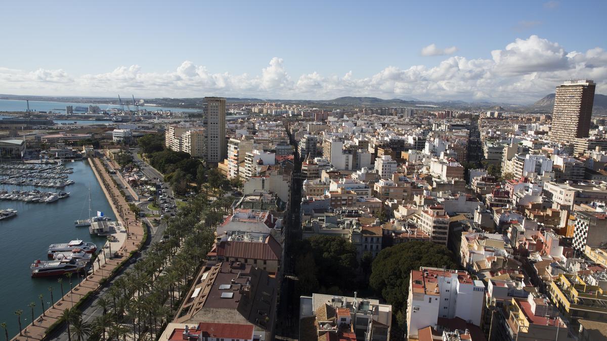 Vista de la fachada marítima de Alicante.