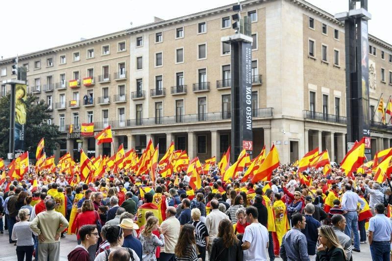 Un millar de personas se concentran en Zaragoza contra el referéndum catalán