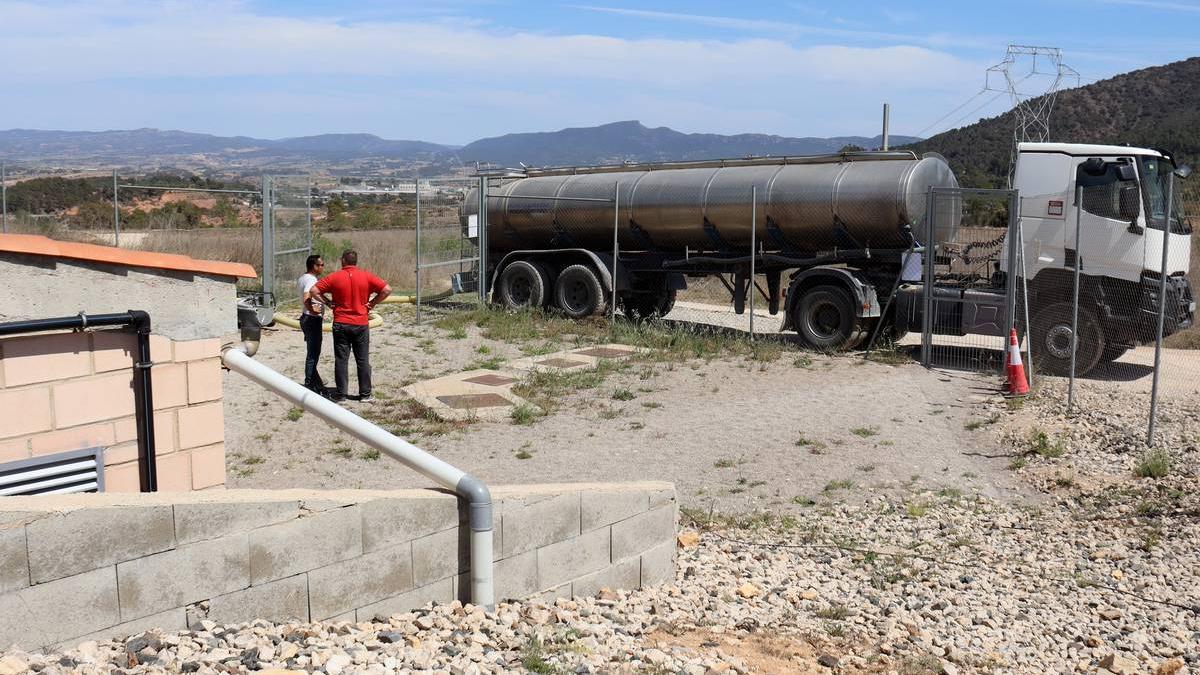 Un camión cisterna en L'Espluga de Francolí