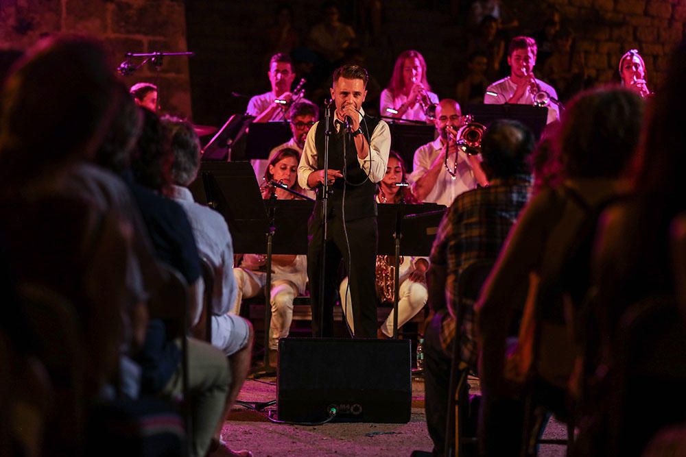 Big Band Ciutat d'Eivissa y Pere Arguimbau Quarte, en la Plaça Sotavila