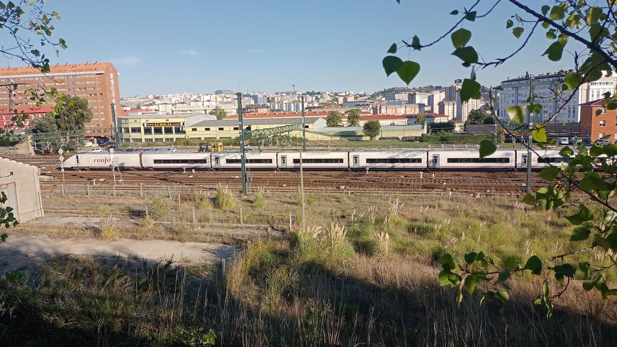 Pruebas de un tren Avril a la entrada de la estación de San Cristóbal.