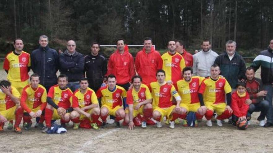 Formación del San Pedro Lezama de Vilagarcía que ocupa la décima plaza del grupo 2. // J.L. Oubiña