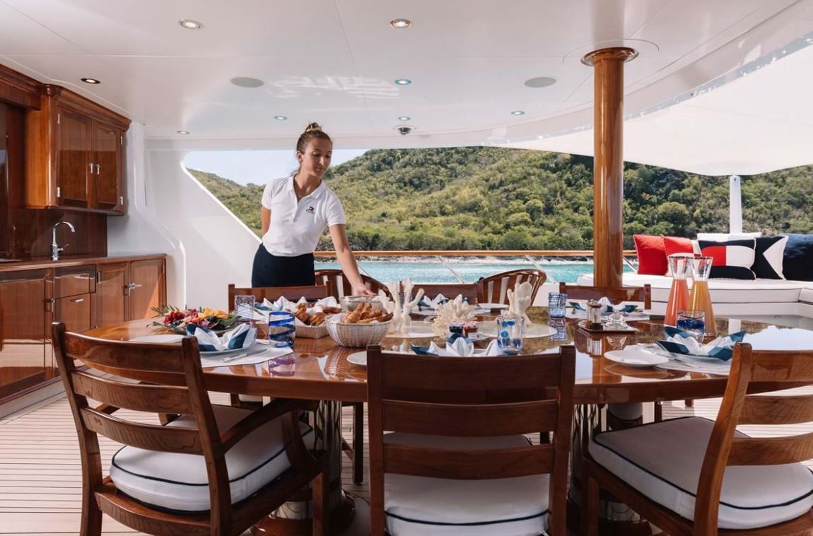 Así es el barco de 45 millones de euros de Tommy Hilfiger amarrado en Ibiza