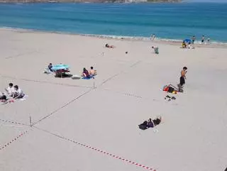 Fieles a la 'parcelaria' de San Xoán en A Coruña: "Mejor la previa que las hogueras"