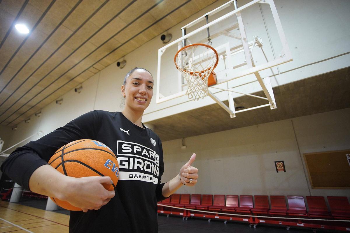 L'aler de l'Spar Girona abans de l'entrevista a Fontajau