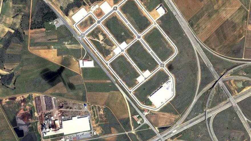 Vista aérea del polígono industrial La Marina, en Villabrázaro-San Román, dónde está prevista la fábrica.